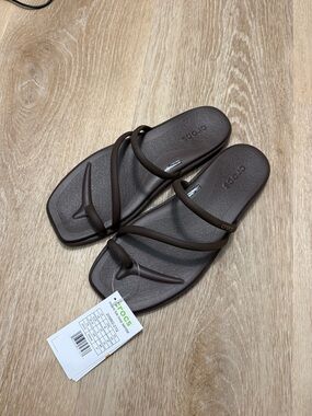 NWT Crocs Miami Toe Loop Sandal in Coffee Women's 8
